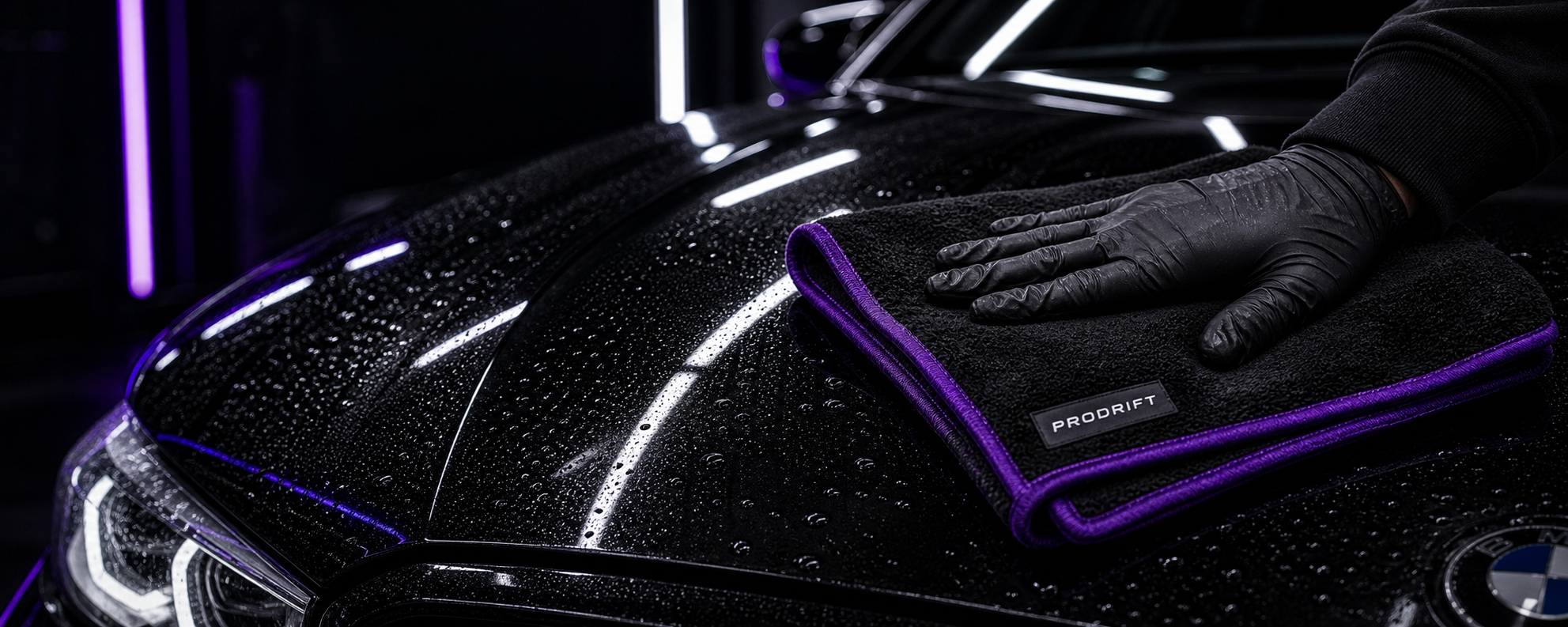 Microfibre sur carrosserie noire